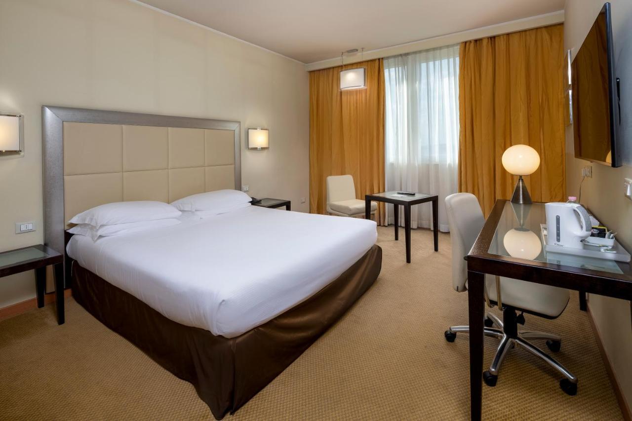 Crowne Plaza Padova By Ihg Hotel Bagian luar foto