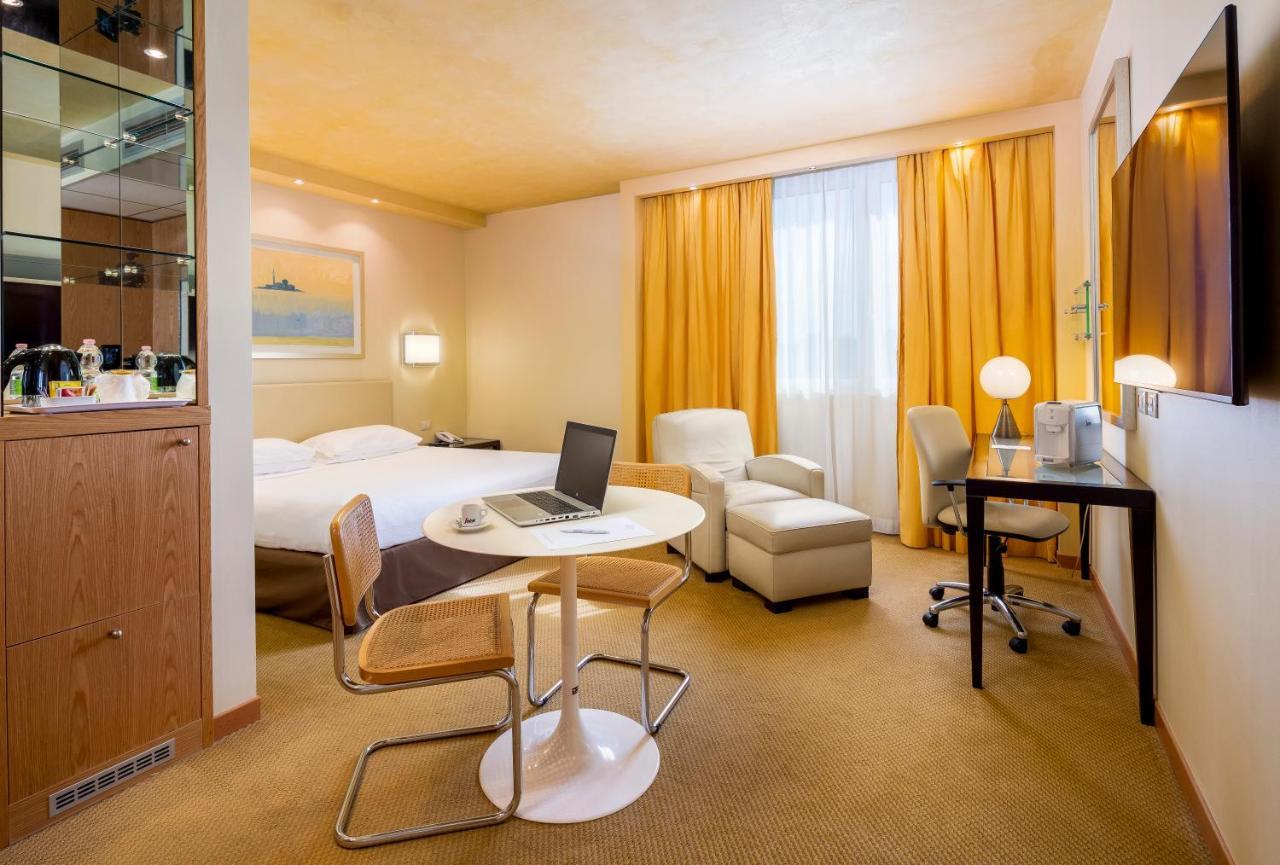 Crowne Plaza Padova By Ihg Hotel Bagian luar foto