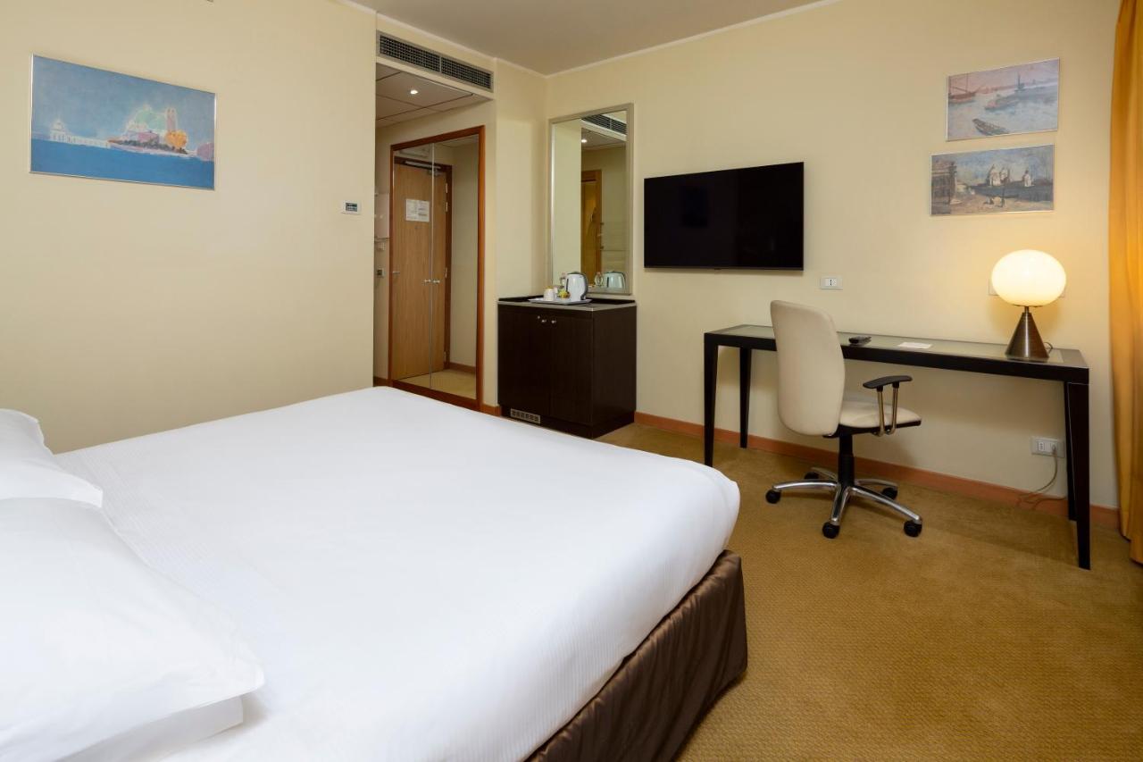 Crowne Plaza Padova By Ihg Hotel Bagian luar foto