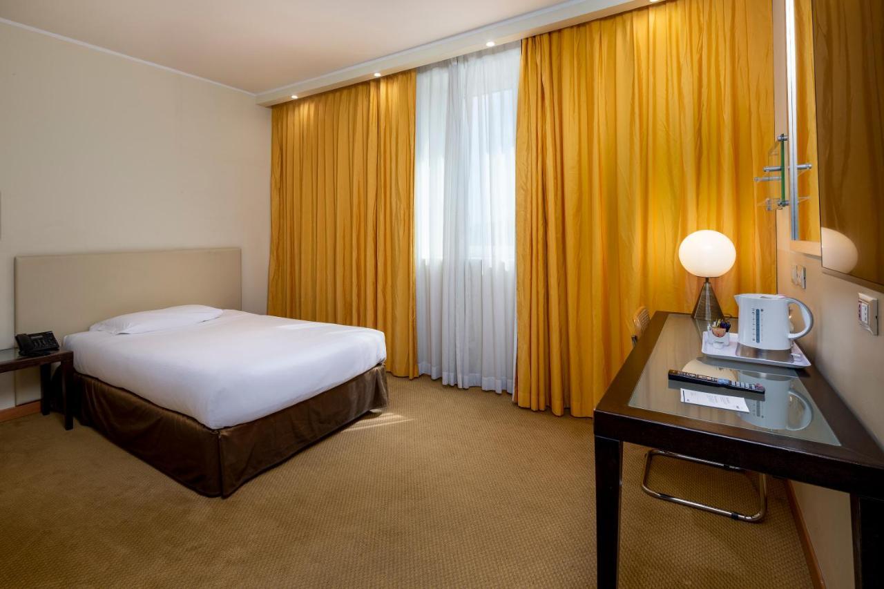 Crowne Plaza Padova By Ihg Hotel Bagian luar foto