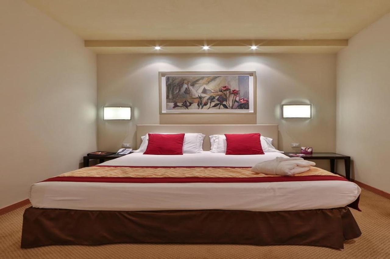 Crowne Plaza Padova By Ihg Hotel Bagian luar foto
