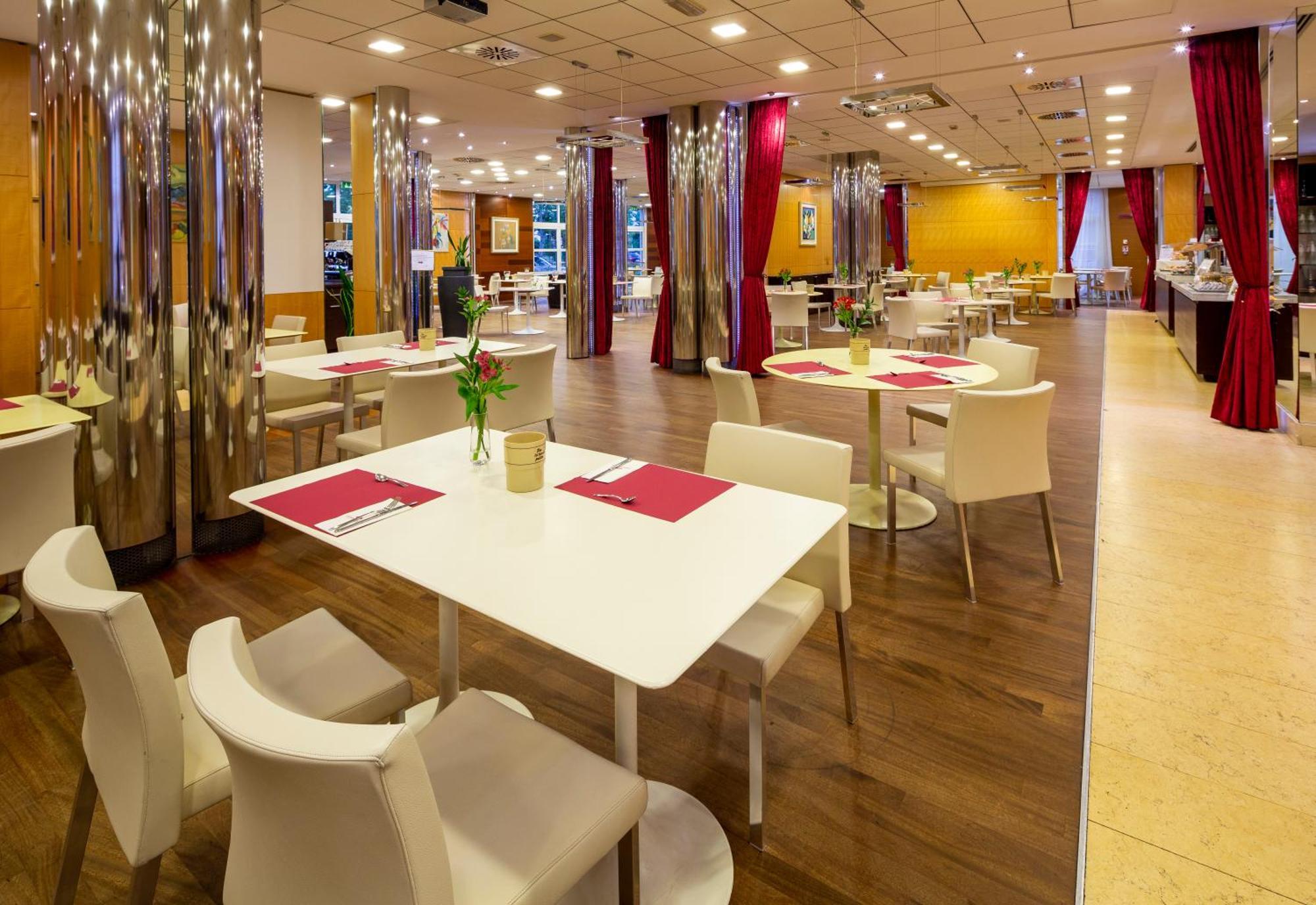 Crowne Plaza Padova By Ihg Hotel Bagian luar foto
