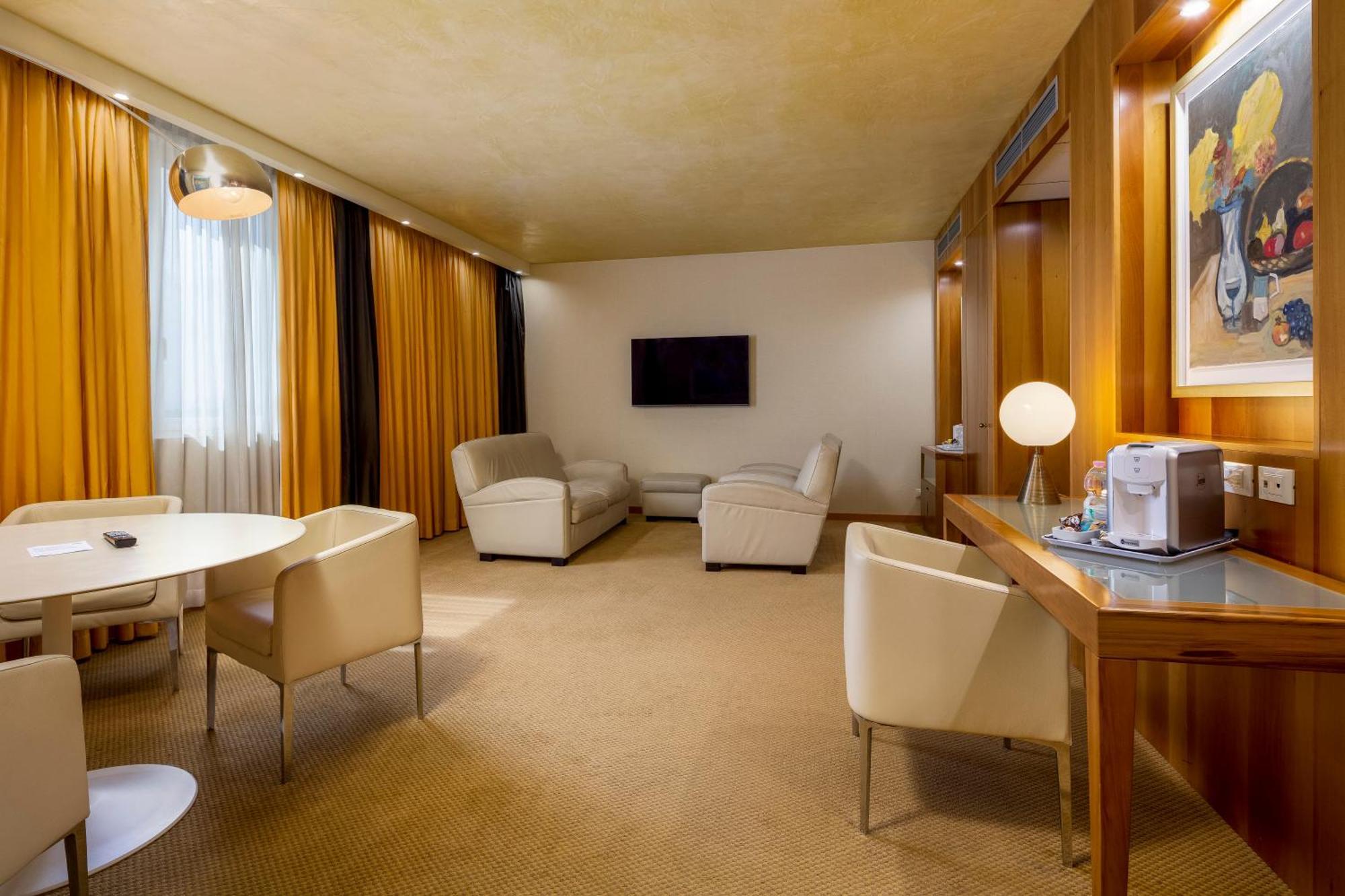 Crowne Plaza Padova By Ihg Hotel Bagian luar foto