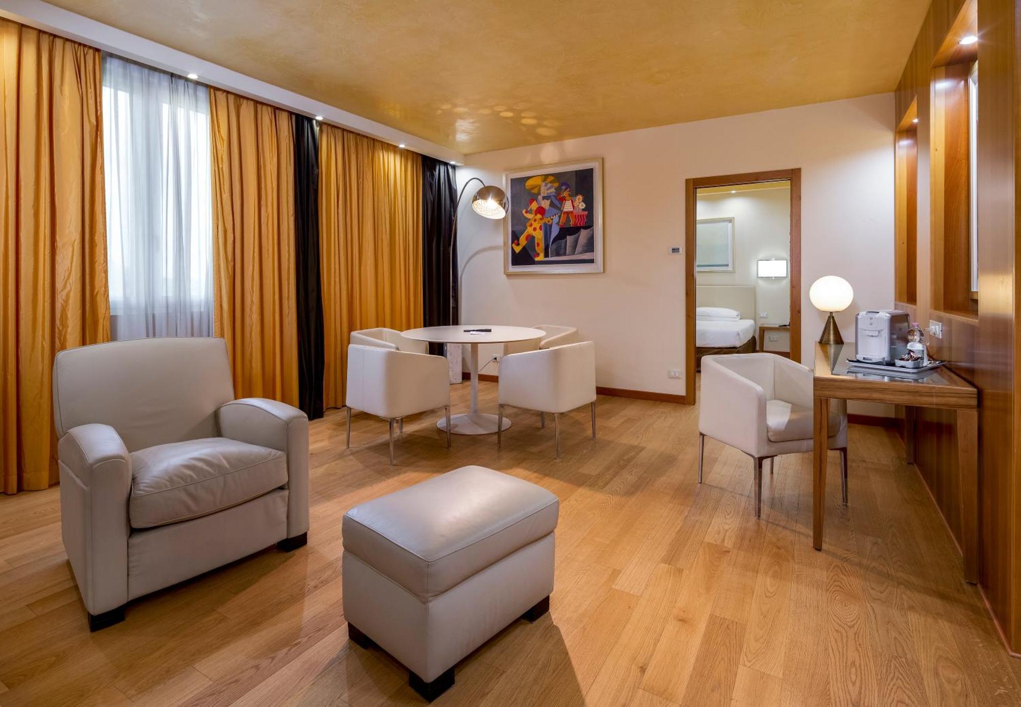 Crowne Plaza Padova By Ihg Hotel Bagian luar foto