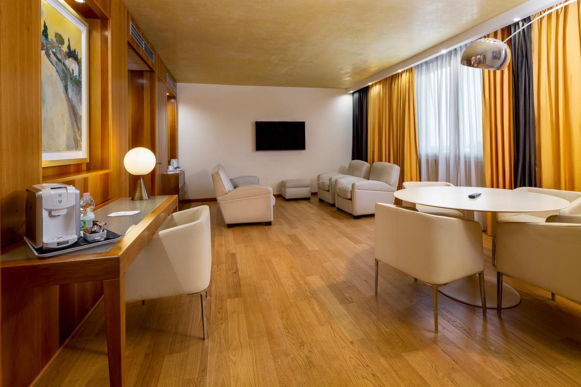 Crowne Plaza Padova By Ihg Hotel Bagian luar foto