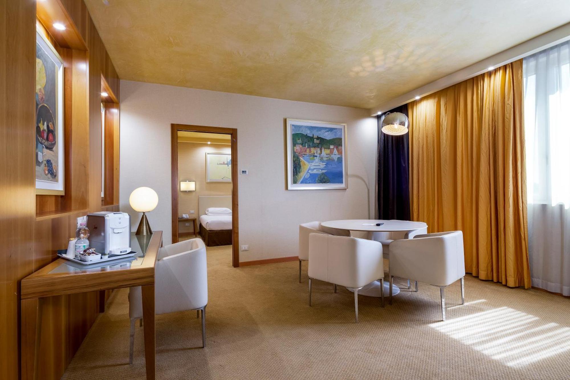 Crowne Plaza Padova By Ihg Hotel Bagian luar foto