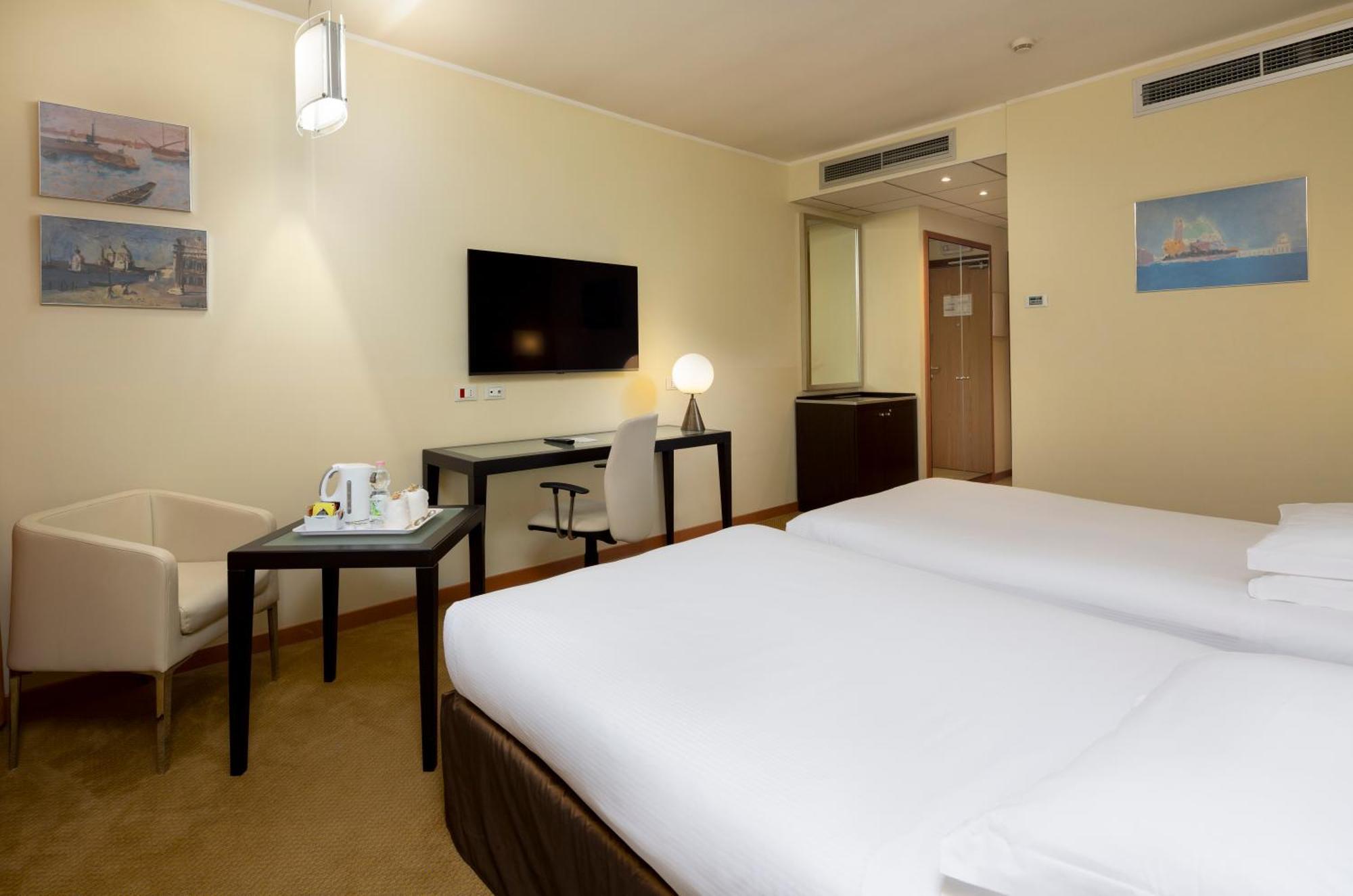 Crowne Plaza Padova By Ihg Hotel Bagian luar foto