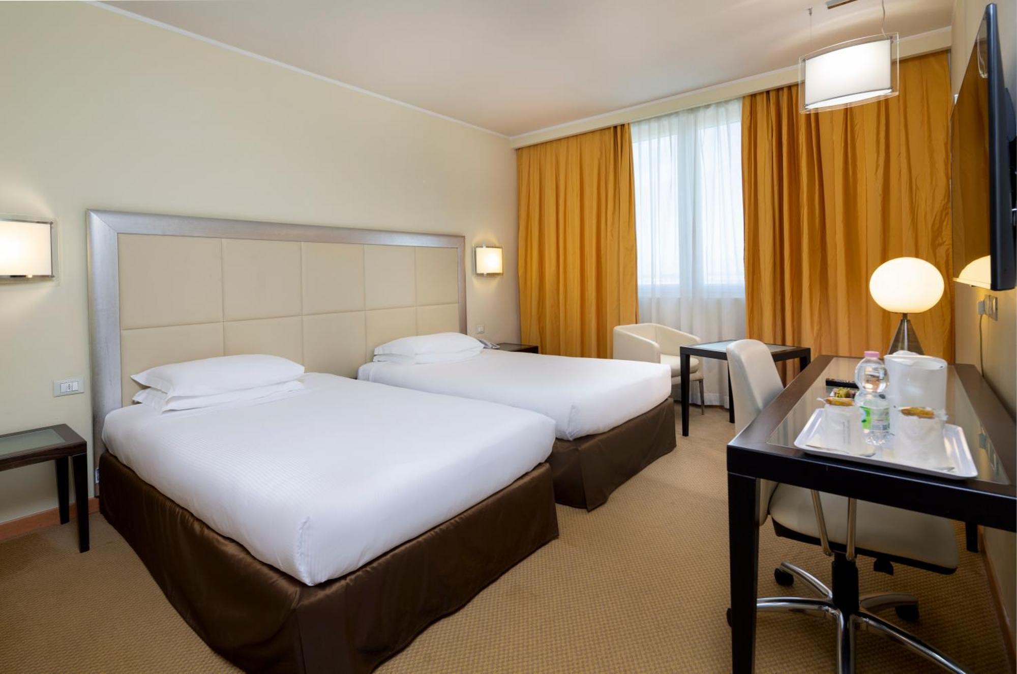 Crowne Plaza Padova By Ihg Hotel Bagian luar foto